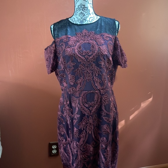 Women formal evening dress. Burgundy and black. - Picture 2 of 6